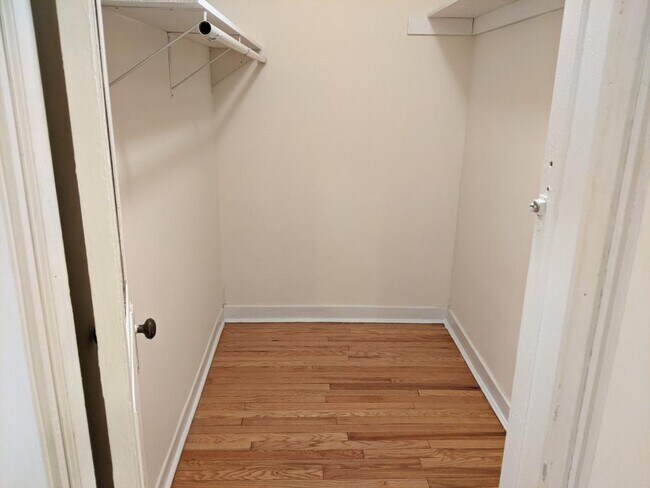 Building Photo - 0 bedroom in Chicago IL 60613