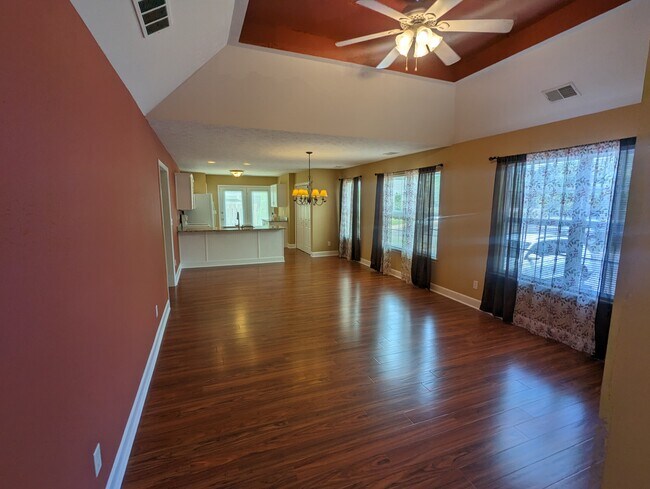 Building Photo - 7112 Emily Ann Ln