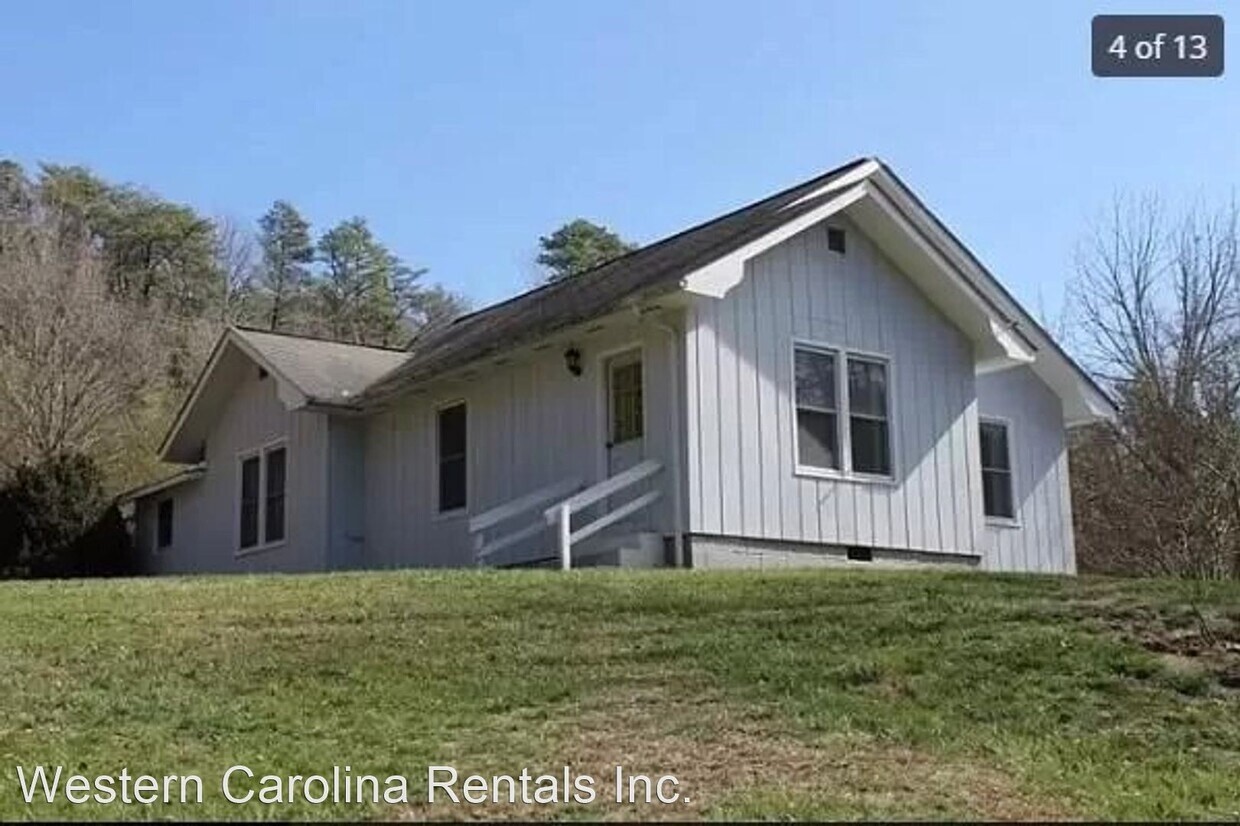 Primary Photo - 3 br, 2 bath House - 17 Old Cullowhee Rd.