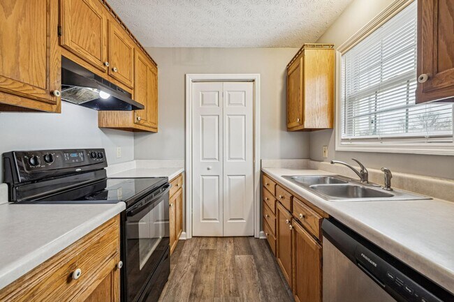 Foto del edificio - 1665 Bandy Rd