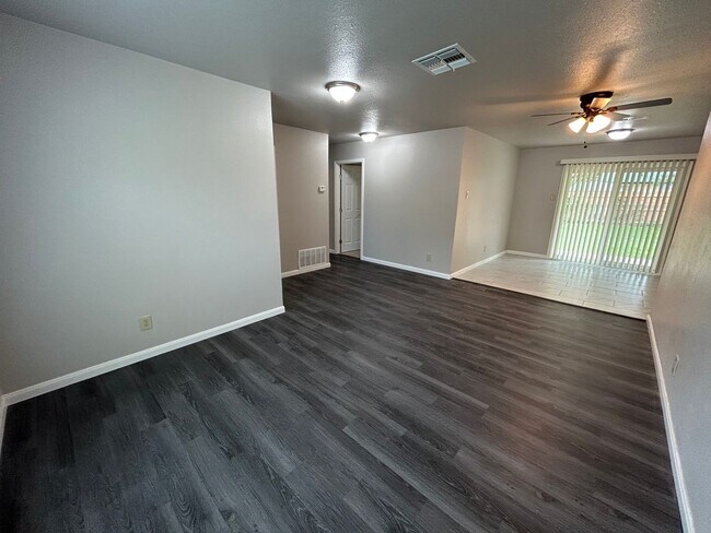 Foto del edificio - **PENDING APPLICATION** COMING SOON! Beaut...