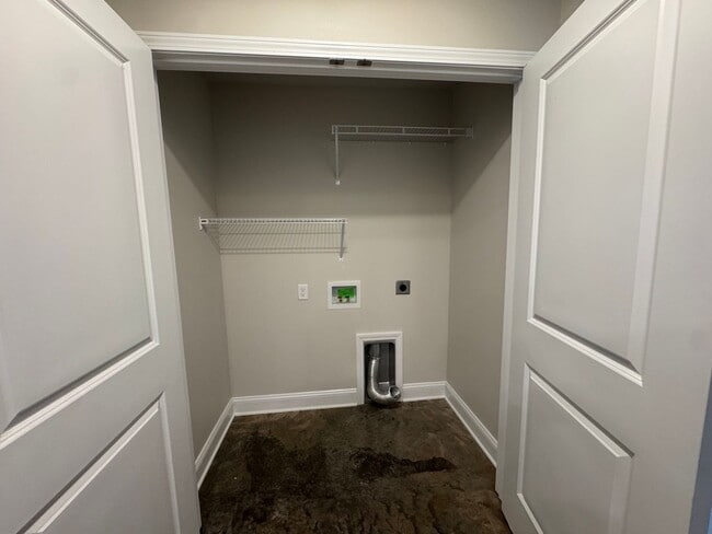 Building Photo - 5 Bedroom 2 Bathroom Home for Rent close t...