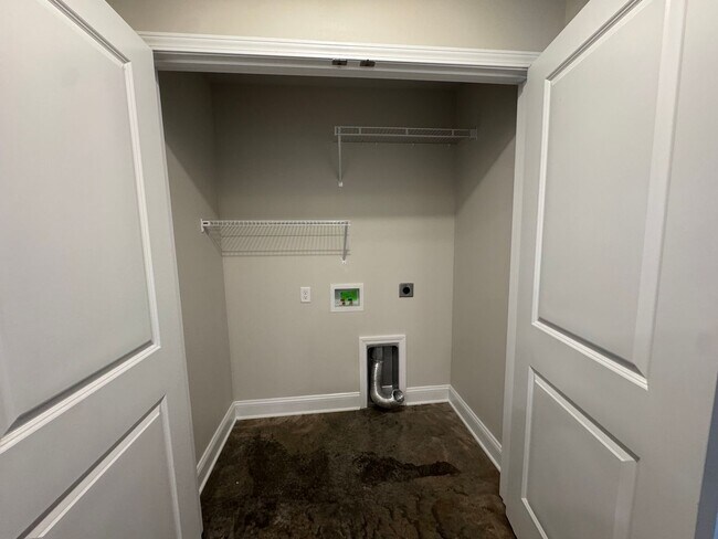 Foto del edificio - 5 Bedroom 2 Bathroom Home for Rent close t...