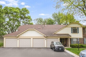 Building Photo - 697 Oakmont Ln