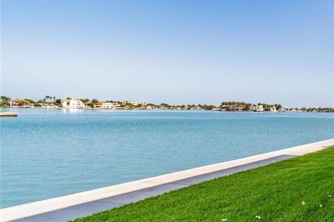 Foto del edificio - 7560 Bay Island Dr S
