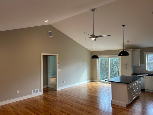 Foto del edificio - 183 Knowlton Hill Rd