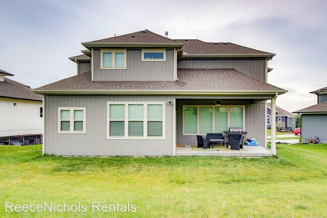 Building Photo - 4 br, 3.5 bath House - 10707 171st Terrace