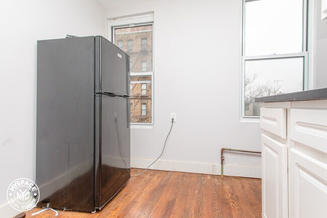 Building Photo - 55 Ten Eyck St