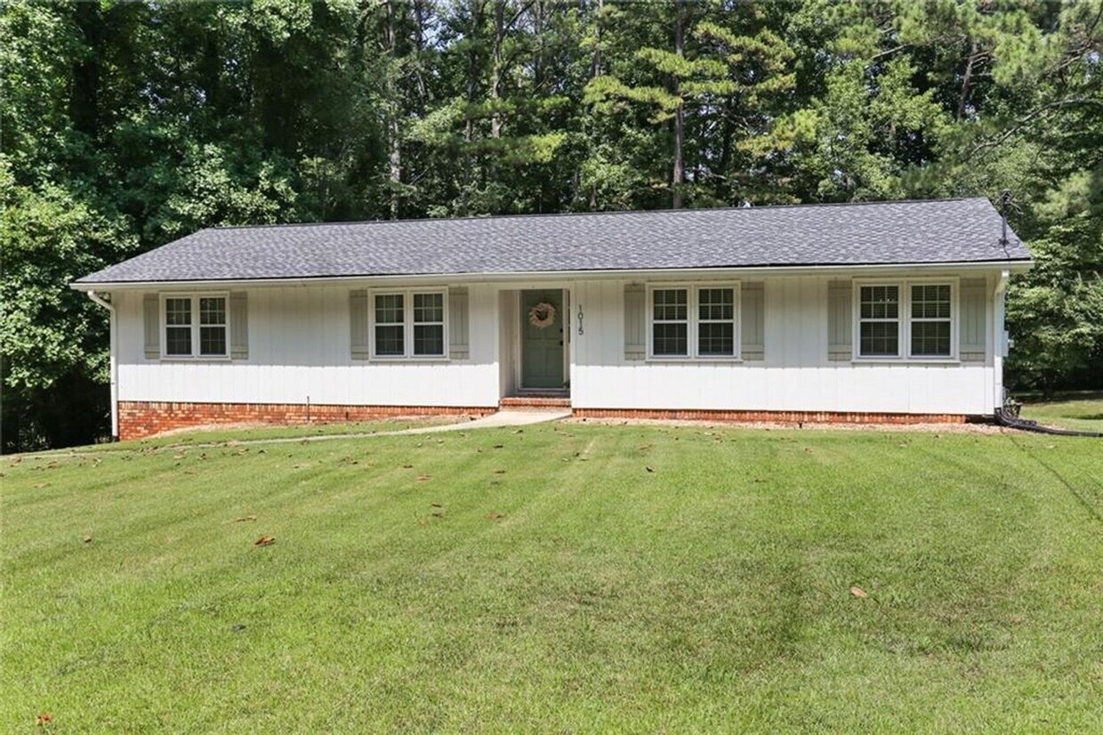 Foto principal - Beautifully Renovated 3-Bedroom, 2-Bath Ra...