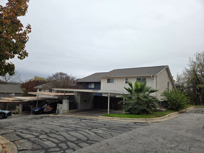 Foto del edificio - 7401 Sordello Dr