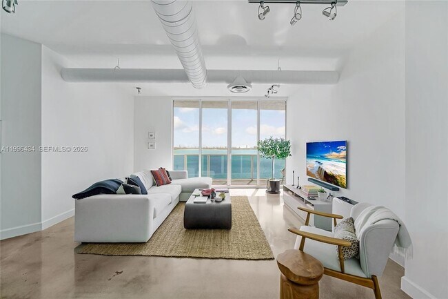 Foto del edificio - 700 NE 25th St