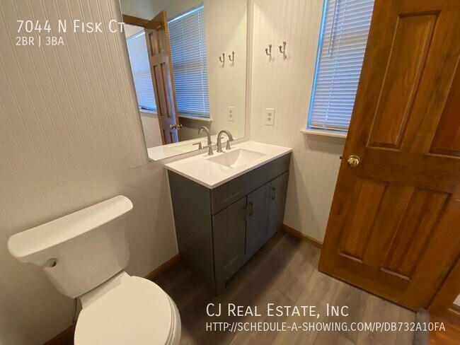 Building Photo - 7044 N Fisk Ct