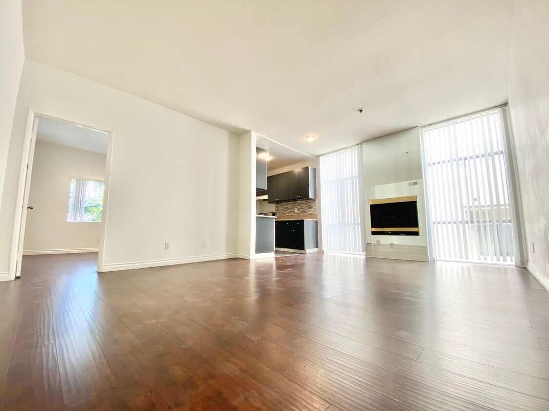 Foto principal - 125 N Doheny Dr