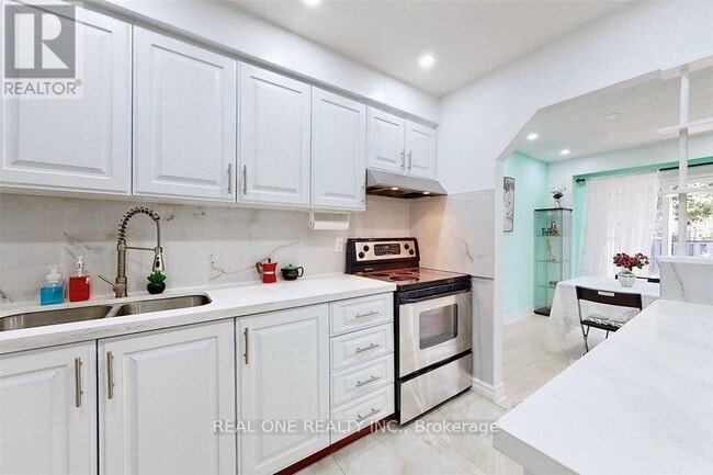 Building Photo - 45 Dundalk Dr