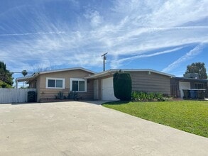 Building Photo - 1728 Larchwood Ave