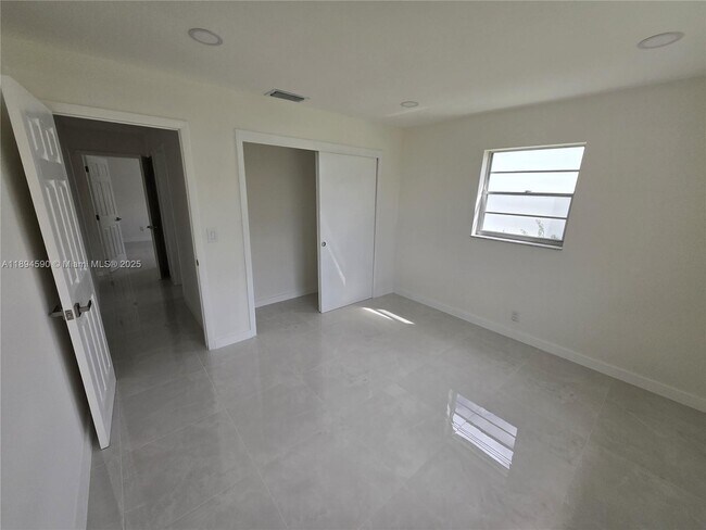Foto del edificio - 600 SW 8th Pl