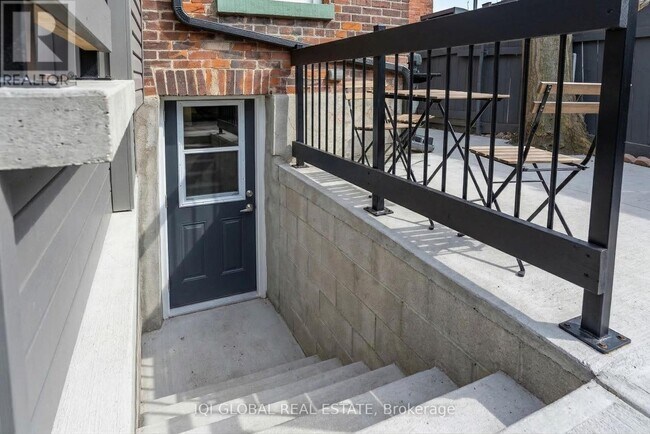 Photo du bâtiment - 142 Grace St