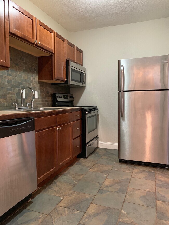 Foto del edificio - 912 E 39th ST