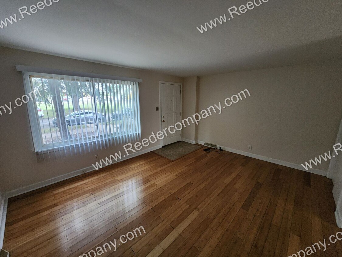 Primary Photo - 2 bedroom townhome, minutes from highway a...