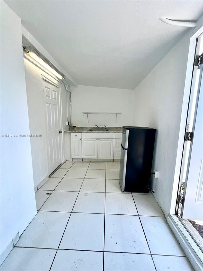 Building Photo - 1666 NE 183rd St
