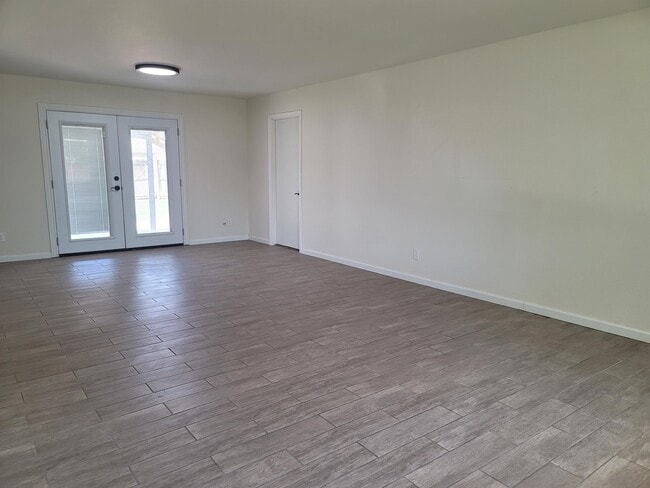 Building Photo - 3110 Bandolina Ave