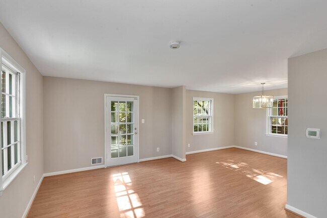 Foto del edificio - 3600 Kenilworth Driveway