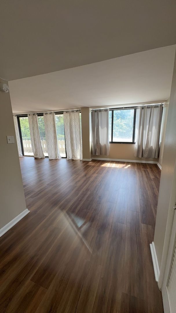 Foto del edificio - 6301 Stevenson Ave