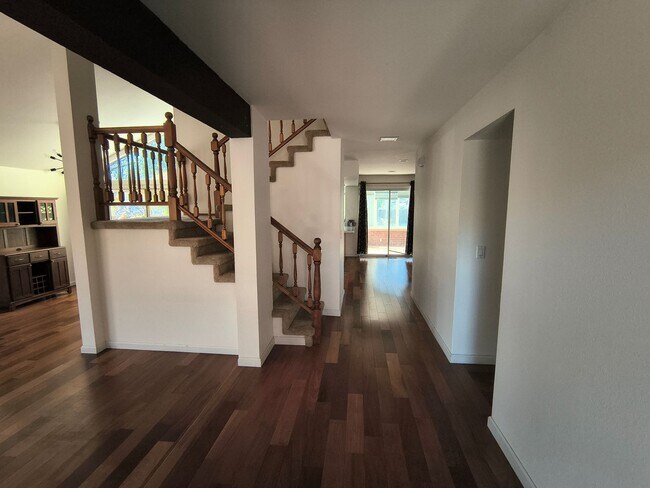 Foto del edificio - BEAUTIFUL TWO LEVEL 4BD/3BA HOME AVAILABLE IN MILPITAS, CA !!!!!!