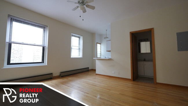 Building Photo - 634 W Barry Ave