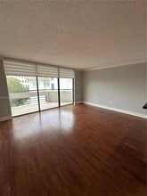 Building Photo - 911 E Ponce De Leon Blvd