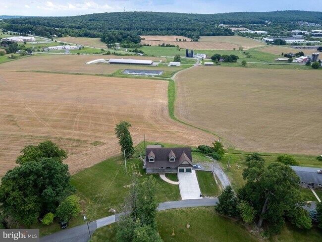 Foto del edificio - 42 Pine Grove Ln