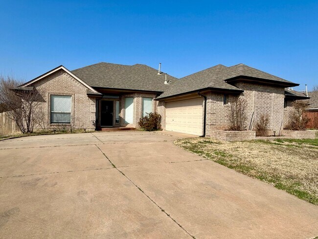 Foto del edificio - AVAILABLE NOW - $500 OFF FIRST FULL MONTH - Beautiful Home In Edmond School District!