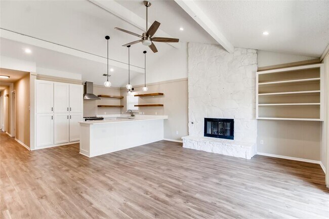 Building Photo - 1715 Park Hill Dr