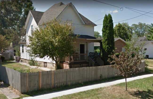 Building Photo - 746 Hackett St