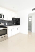 Building Photo - 724 NW 3rd Ct