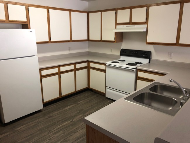 Kitchen - C&W Remington Park Apartments