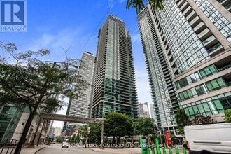 Building Photo - 33 Bay St.