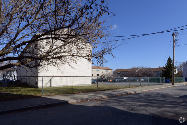 Building Photo - 340-380 Buffinton St