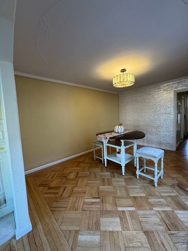 Foto del edificio - Elegant Geneva Heights Family Home