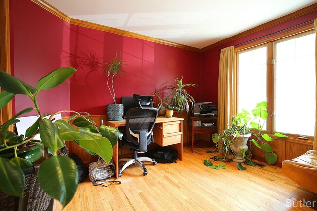 Building Photo - CLICK "REQUEST A TOUR" NOW!