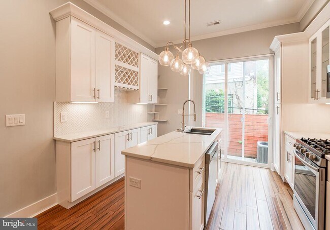 Foto del edificio - 2329 Gerritt St