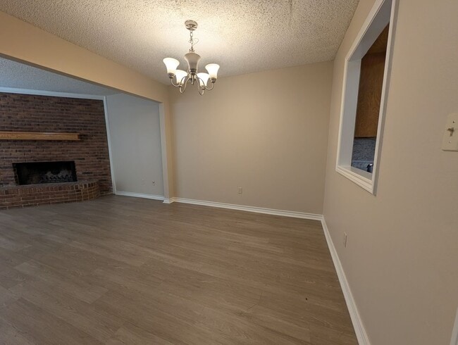 Building Photo - 2 Bedroom PG Townhome Now Available