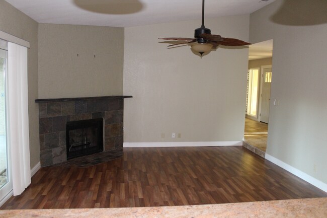 Building Photo - 8549 Vane Ct