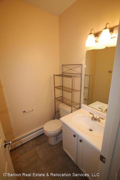 Building Photo - 2 br, 1.5 bath House - 2841 Baxter Rd. #4D