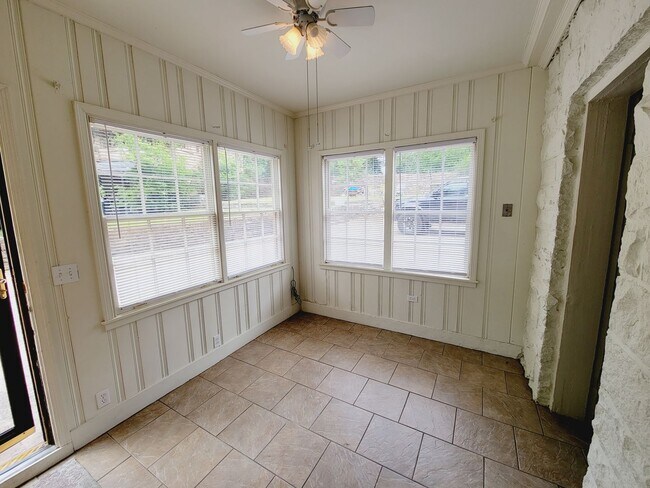 Building Photo - Carriage House for Rent in Hoover, Alabama