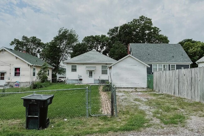 Building Photo - 1320 N 19th St