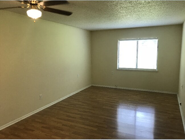 Foto del edificio - 2BEDROOM/ 2 BATH APARTMENT