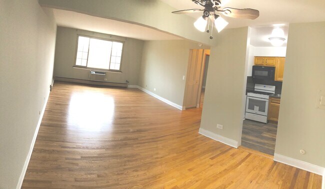 Foto del edificio - 6300 W Irving Park Rd