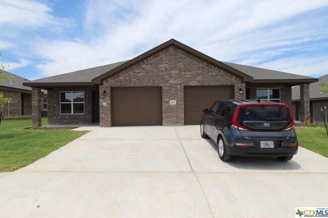 Foto del edificio - 118 Wind Ridge Dr