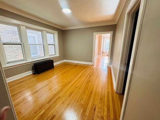 Foto del edificio - 6721 S Maplewood Ave